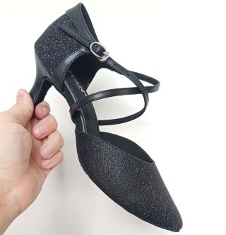 💃 **Elegancia a pohodlie na parkete!** ✨ Dámske tanečné topánky **BOTAN BS 5** v čiernej farbe so 6,5 cm flare podpätkom –...