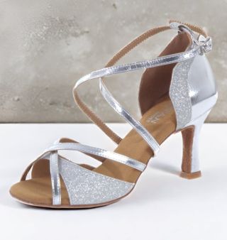 Priprav sa na tanečnú sezónu v predstihu! 💃🕺 Tanečné kurzy sa blížia a ty musíš byť pripravená na každý krok! 👠✨ Obuj sa...